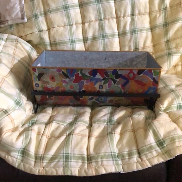 Planter Never used MacKenzie-Childs metal planter flower design - Picture 6 of 6